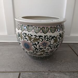 Vintage Chinese Porcelain Fishbowl Planter Or Jardiniere With Floral Design. 10"